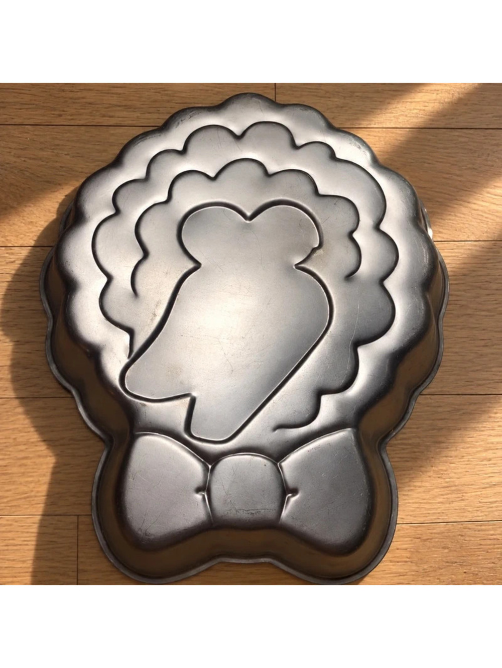 Wilton Big Bird Sesame Street Character Cake Pan with Decorating Insert